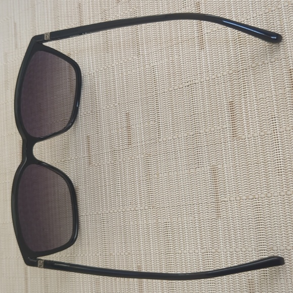 Fossil sunglasses 😎 - Picture 3 of 5
